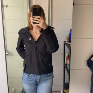 Haglöfs jacka - Säljer min haglöfs jacka då den inte kommer till användning, pris kan diskuteras!