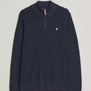 Morris half zip - Högt efterfrågad half zip modell från Morris som är slutsåld. Köpt för 1699, extremt generöst pris, storlek M, dma för mer frågor 🙌