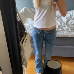 Low Rise jeans - Säljer low rise jeans säljer då dem ej kommer till andvändning. Jätte bra skick skriv för frågor💗