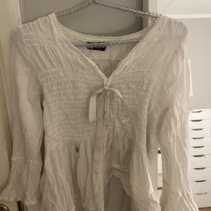 Super fin Chelsea blus!😍 - Otroligt fin Chelsea blus! Lite skrynklig på bilden men går såklart att stryka!!💋 ordinarie pris: 299kr