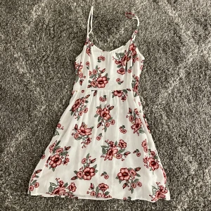 Sommarklänning - Fin somrig klänning🌷