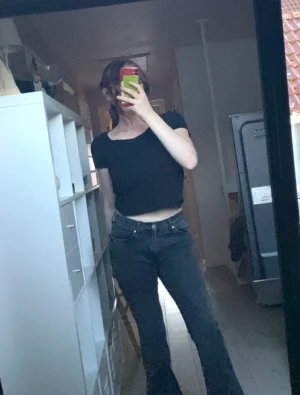 Flare jeans - Säljer dessa super snygga, sköna och stretchiga flare jeans från Gina! 