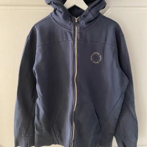 Hugo boss zip hoddie - En superfin Hugo boss zip hoddie för ett super bra pris och super kvalite!