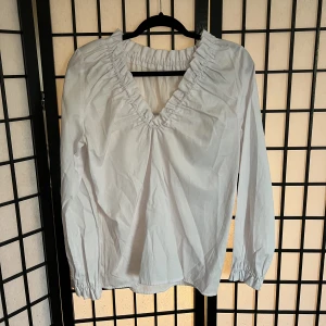 Blus - Superfin unik blus, sample från NAKD. One of a kind. 💓