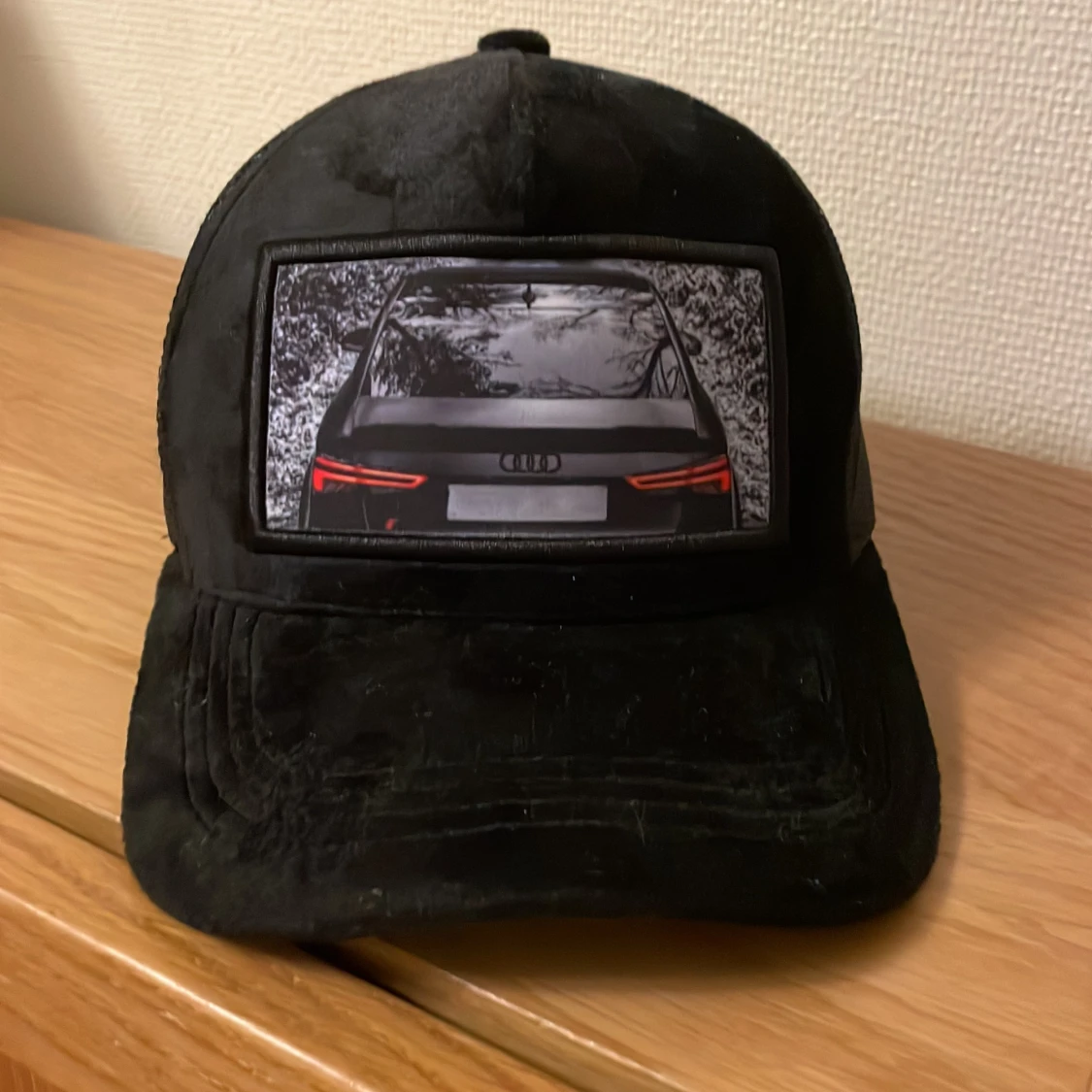 Helt oanvänd keps med velvet material. - 90