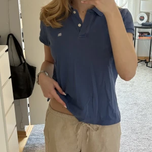 Ralph Lauren kragtröja - Thriftad ralph lauren tröja, aldrig använd av mig. Storlek M men liten i storleken (jag har s/xs). 