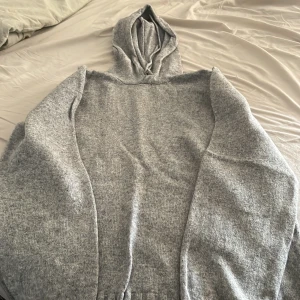 Dressman sweatshirt. - Säljer min dressman tröja då den är lite för liten för mig, den är helt felfri med inga hål osv. Pris går att diskutera 
