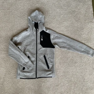 New Balance kofta - New Balance kofta grå storlek S. Helt ny!