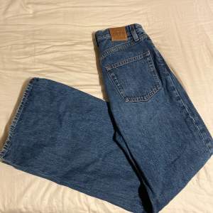 Wide jeans in a nice blue colour in model wide from Toteme in size 25! 