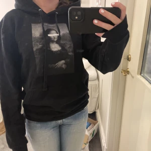 Hoodie - Ursnygg super mysig hoodie, använd men ändå i fint skick💗