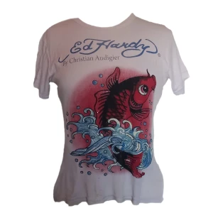 Ed hardy  - Säljer denna feta ed hardy t-shirten den var för liten för mig det står XL men är mer som en S Är öppen för bud 😊❗️Har en litten fläck❗️