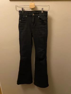 Svarta bootcut Dr.Denim - Svarta, använda Dr Denim med bootcut. Marcy Black101