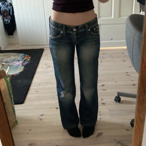 Jeans Levi’s - Superfina lågmidjade jeans med lite bootcut. Midjemått ca 78cm och innerbenslängd 70cm☺️