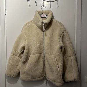 pilejacka h&m - h&m jacka som har bara använts två gånger och är som ny kostar 400-350