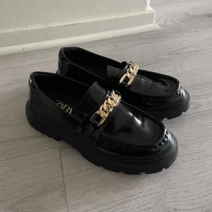 Skor - Skor köpta på zara bara använda 1 gång 