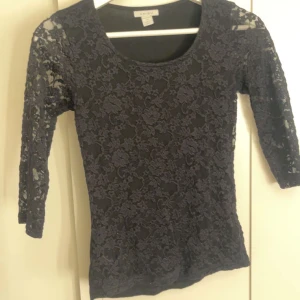 Svart topp från amisu - Säljer denna svarta toppen från amisu🤩