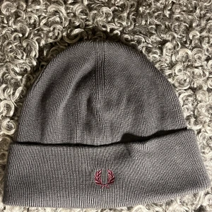 Fred perry mössa - Snygg fred perry mössa med bra passform, köpt för 550, använt drygt 5 gånger