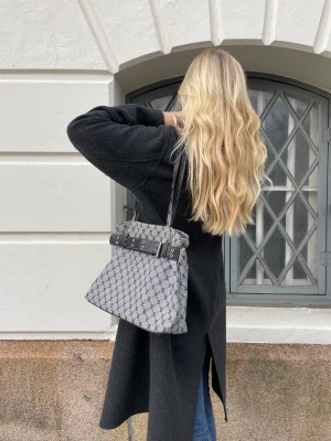Vivan - Skriv för frågor eller mer bilder!🤍  Följ oss gärna på Instagram @bellebag_uf🌟