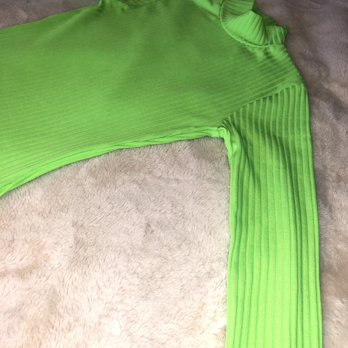 NEON GRÖN KLÄNNING|Pretty Little Thing  - 90