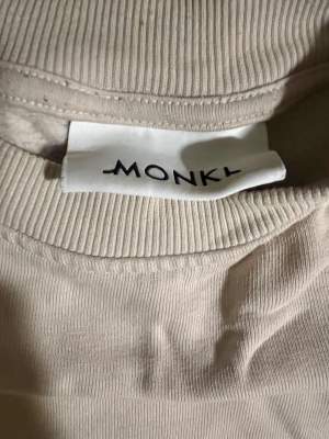 Begie hoodie från monki