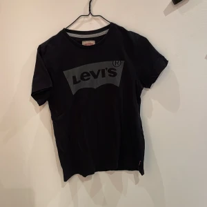 Levis t shirt  - Fin t shirt, storlek 12 antar att det är xs 