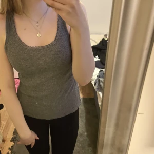 Grått linne only - Grått linne från only, som jag säljer pågrund av att jag inte får användning till det, pris kan diskuteras! Köparen står för frakt