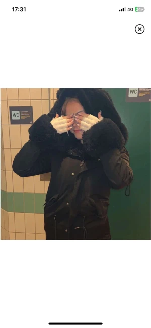 Parkas Garoff jacka  - Parkas jacka från garoff, storlek xs Säljer för 500, pris kan diskuteras vid snabb affär 🩷 