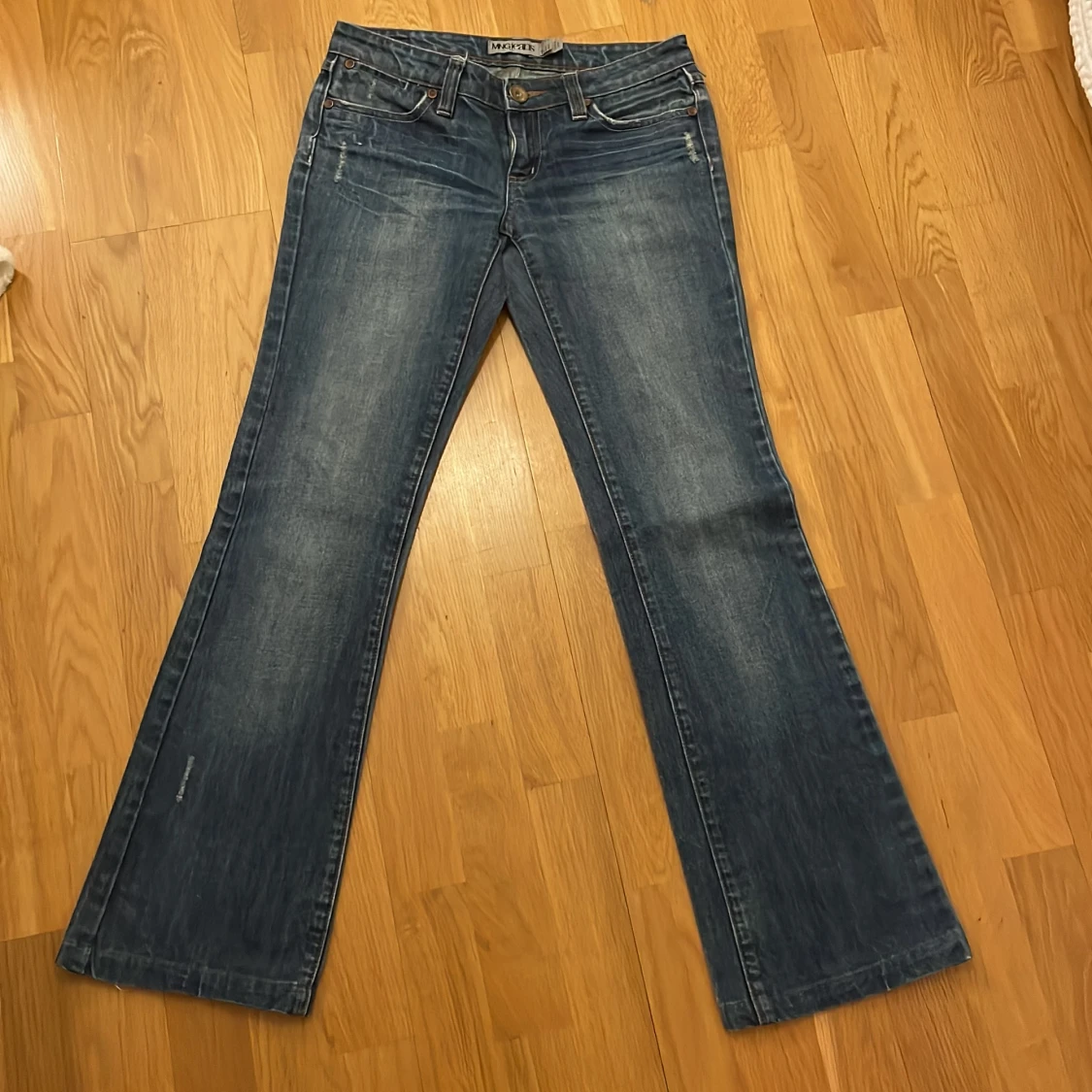 lågmidjade jeans 