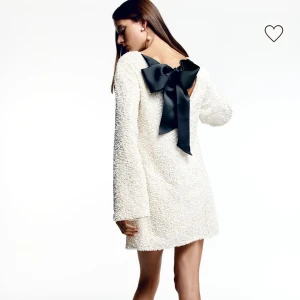 Hm klänning - Säljer i strl L eller byte mot en XL, vill ha mer än 599kr. Blir de flera som vill ha den, blir de budgivning 💕💕