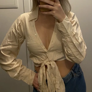 Oanvänd blus - Perfekt befintligt skick! Mjukt bekvämt material. 