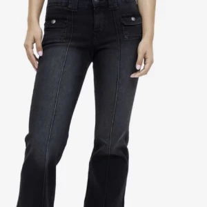 Populära lågmidjade jeans - Säljer dessa fina populära byxor från hm!💗 Hör av er om frågor 💗