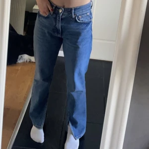 Jeans gina tricot - Säljer nu mina mid waist petite jeans från gina. Köpte jeansen för cirka ett år sedan och har använt dom ett fåtal gånger💓