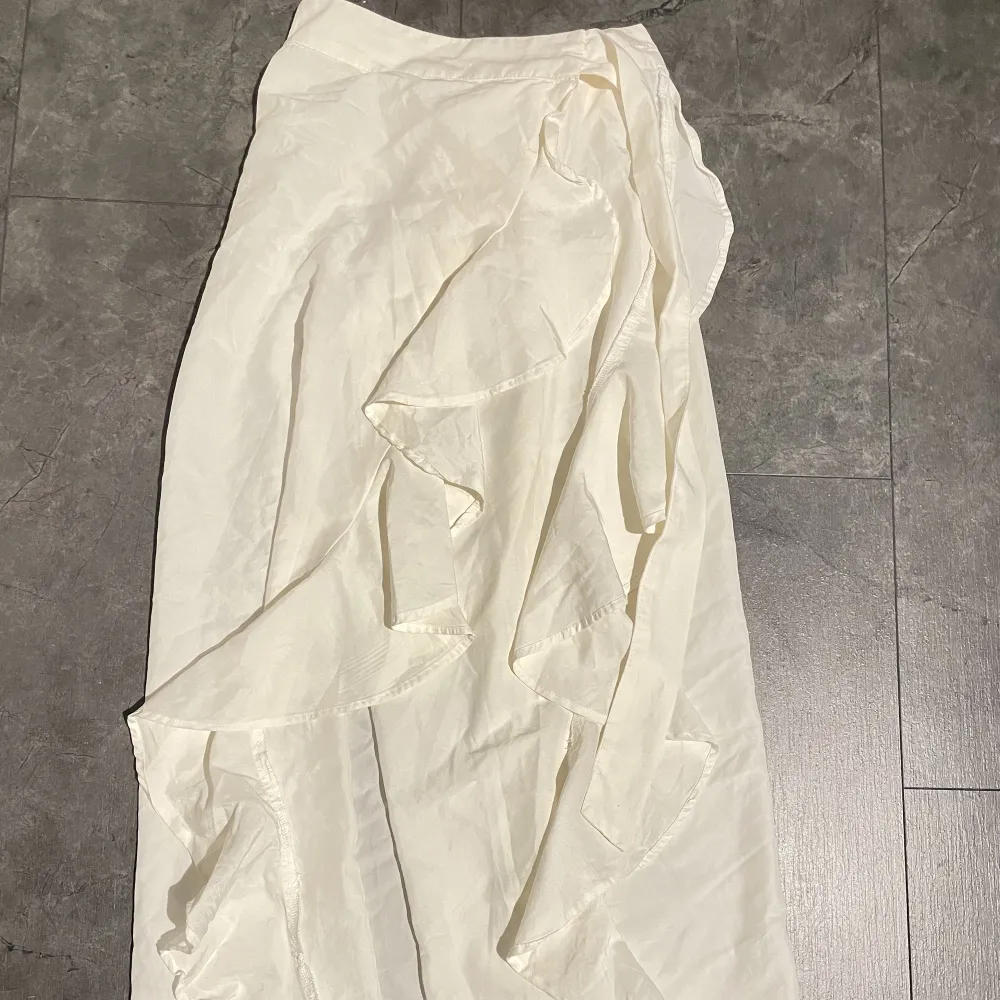 långkol / Maxi kjol från KA-KD. Den är omlott som man knyter runt midjan från kollektionen av AFJ. 🌸☺️. Kjolar.