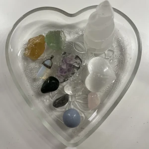 äkta Kristaller  - Jättefina kristaller!💗 skriv privat för frågor eller fler bilder⭐️priset står på andra bilden