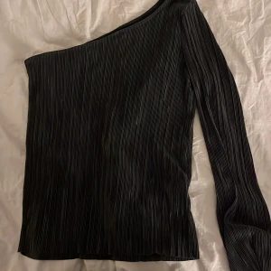 One shoulder topp - Aldrig använd! Från gina💗