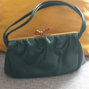 Väska - Liten väska i grönt 60 tal fint skick