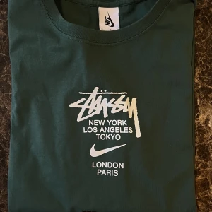 Nike Stussy  - Nike stussy t-shirt i storlek XL. 