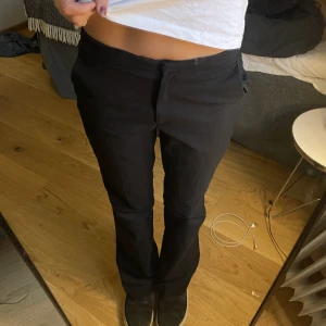 Raka kostymbyxor  - Oanvänt skick. Jag är 173 cm lång och dem är perfekt på mig 😊