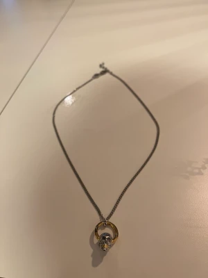 Diesel halsband - Köpt för 999