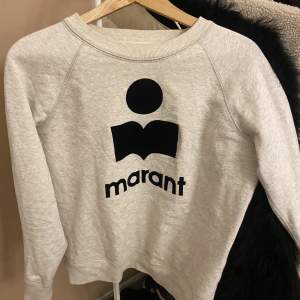 Så fin tröja från Isabel Marant, jättebra skick endast använd ett fåtal gånger nypris: 3450 kr säljer för 1800💓 