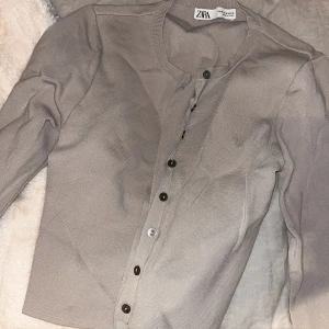 Zara - Grå Zara kofta strl M 🤍