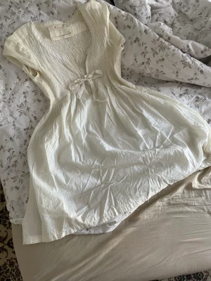 Odd molly klänning -  Så söt coquette klänning/tunika! Perfekt för sig själv eller över kjol/jeans! Säljs då den tyvärr inte är min stil längre :( Storlek 0, vilket motsvarar EU XS. Märket är Odd Molly! Skriv vid frågor eller om du vill diskutera pris ;)