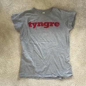 Tyngre tshirt - Typ oanvänd, strl L men passar S/M