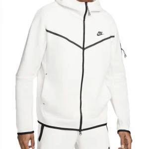 Nike tech fleece - Endast använd 2-3 gånger-skick: 9,5/10-nypris:1349-mitt pris:759-pris kan diskuteras