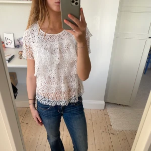 Blus - Jättefin sommar blus och topp som kan användas vilken fin middag eller utekväll som helst😻