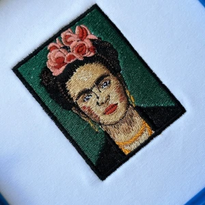 Custom design hoodies - Hej jag designar egna hoodies. Hör av dig ifall du vill ha egen design eller välja nått från katalogen.