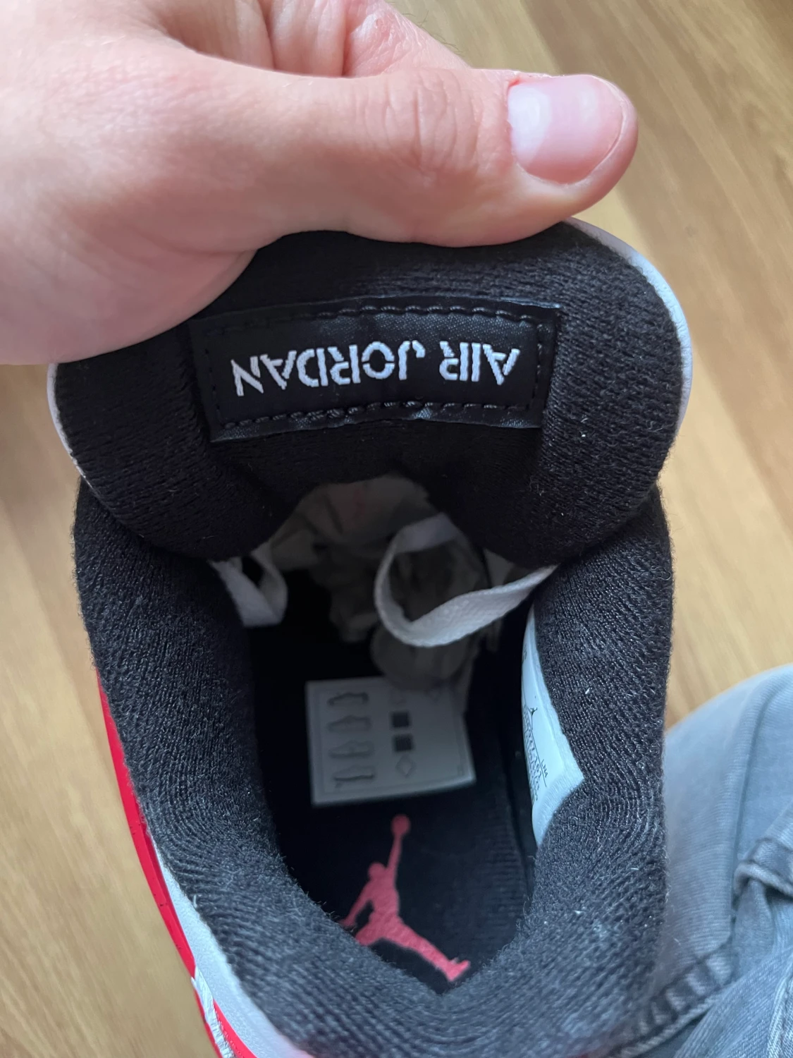 Jordan 4 Retro Red Cement - 90