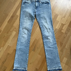 Pepe jeans  - Säljer dessa super snygga piccadilly bootcut pepe jeans då de tyvärr är för stora för mig! De är i super fint skick! Nypris ligger på 800kr, använd gärna köp nu eller skriv vid intresse