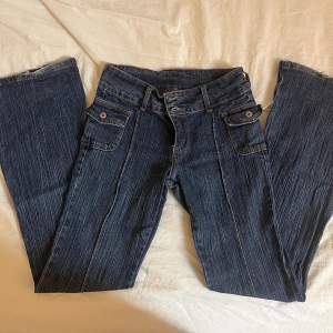 Brandy Melville jeans, enda defekten är där det har sönder lite på kanten av byxan då de är för långa för mig men annars felfria. Köpta för 450 i början av 2023 och långt ifrån mycket använda 💘