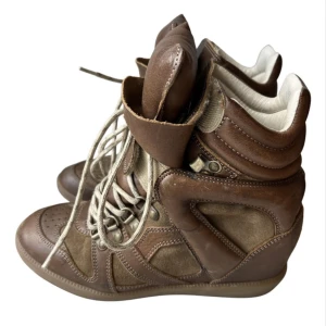 Isabel Marant - Beckett leather trainers från isabel marant. Köpte på Vestiaire, älskar dem men för låg klack för min smak❤️😔